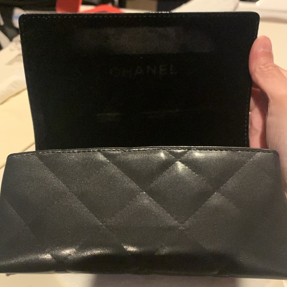 Chanel sunglasses magnetic case - Picture 3 of 9